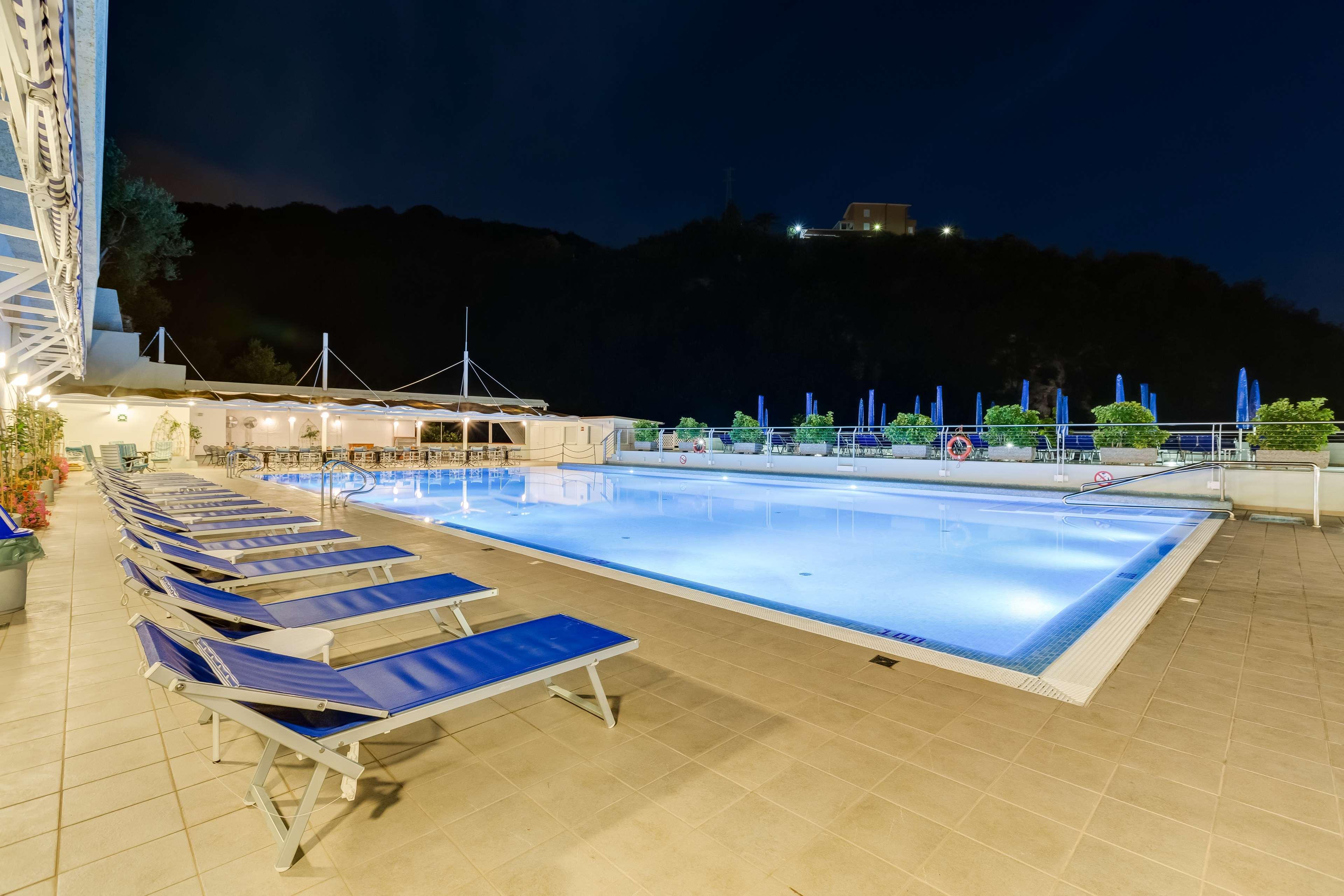 Best Western Hotel La Solara Соренто Екстериор снимка
